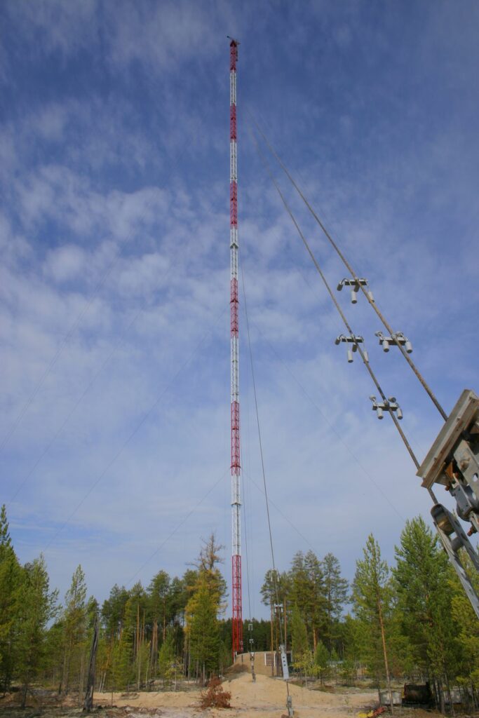 ZOTTO tower with rope tensioning on a fair cloudy day