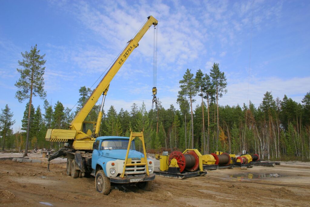 construction vehicles and cable reels on the ZOTTO construction site