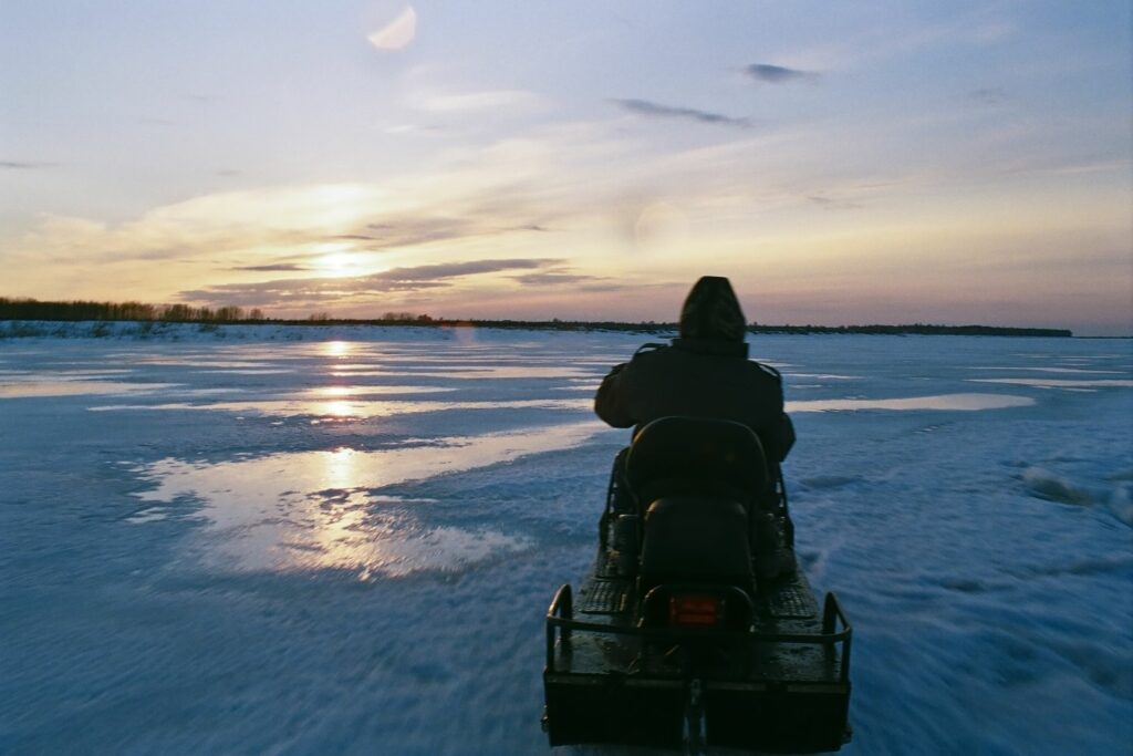 snow mobile on partly frozen Yenisei with midnight sun© Steffen Schmidt / BGC