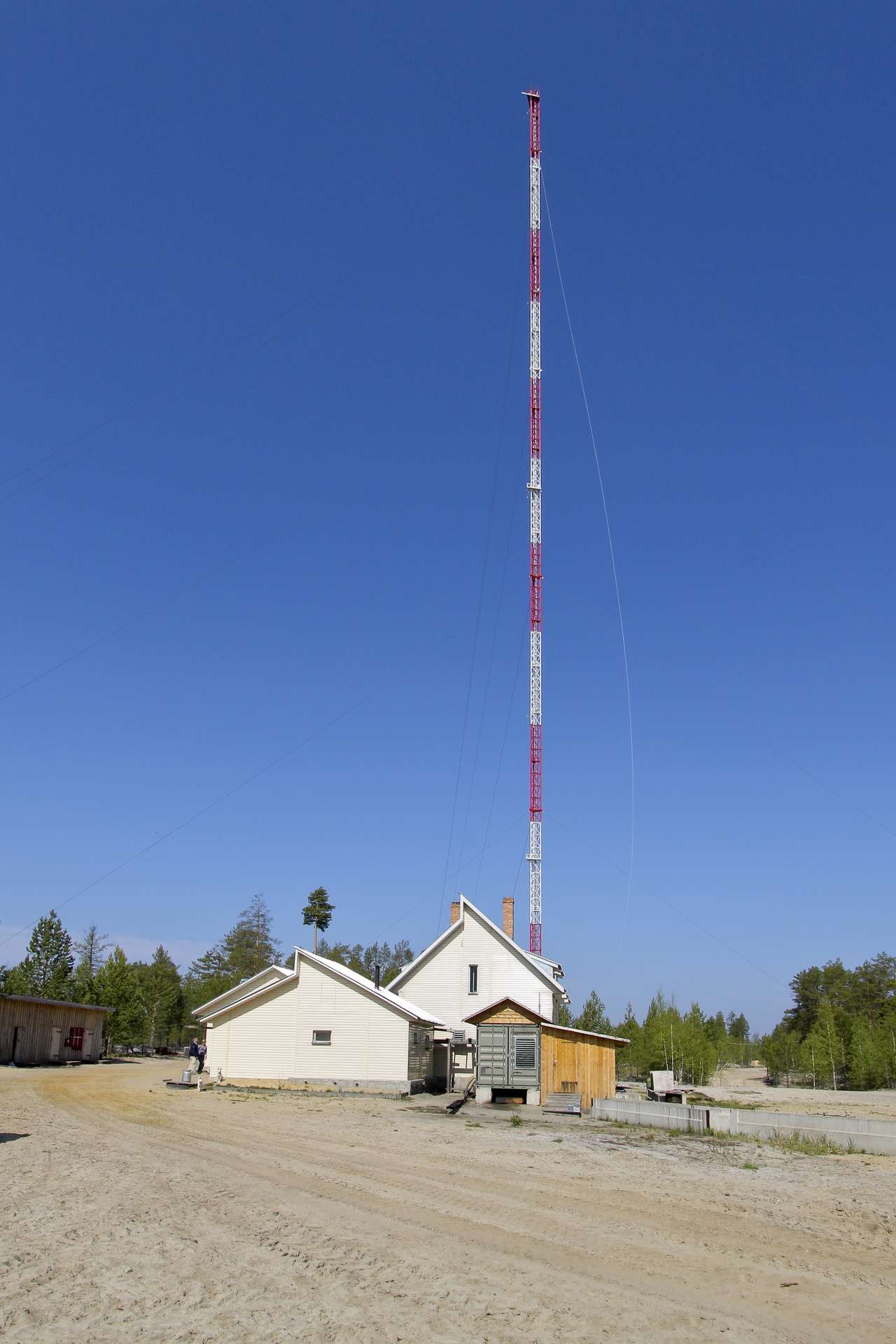 ZOTTO house and tower during erection in 2006